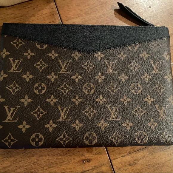 Louis Vuitton daily pouch - Picture 17 of 17